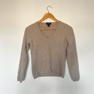 100% Cashmere V Neck sweater, Lord and Taylor, Women’s XS, tan/grey